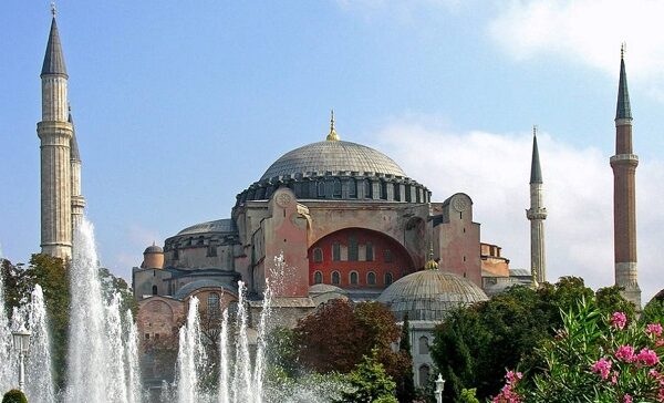 Τουρκική ιεροσυλία   Αγία Σοφία: Κατέστρεψαν την ιστορική Αυτοκρατορική Πύλη