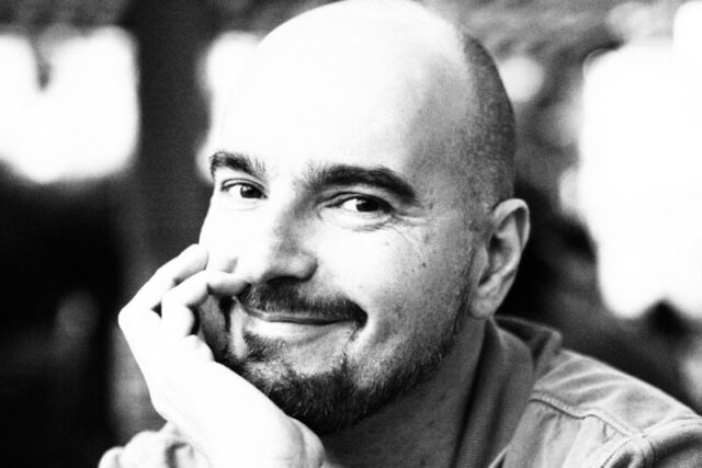Συνέντευξη : Ο συγγραφέας Πετρος Βαζακοπουλος καλεσμενος του Μαριου Καρακατσανη