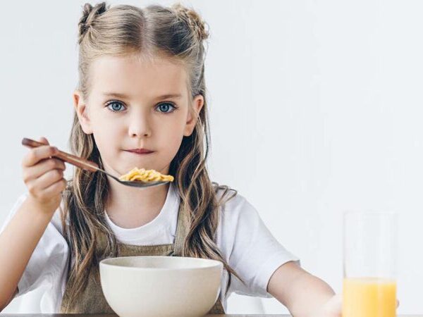 Πρωινό: Το «αναπάντεχο» όφελος για παιδιά και εφήβους – Οι τροφές που κάνουν καλό