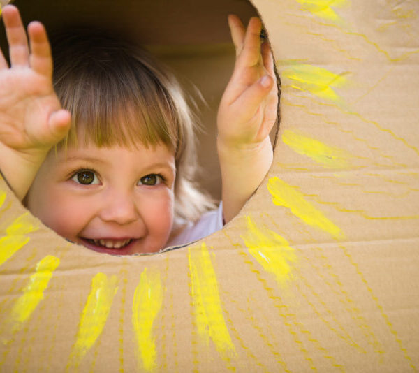 τρόποι για να μεγαλώσεις ευτυχισμένα παιδιά σύμφωνα με δύο κορυφαίους ερευνητές του Harvard και του Yale