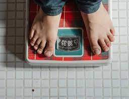 Τα άτομα άνω των 50 πρέπει να κάνουν αυτά τα 3 πράγματα για να χάσουν βάρος